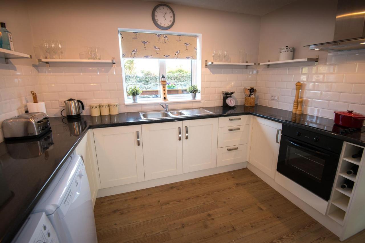 Coastal Retreat 150M From Beach Perfect For Families And Dogs Trearddur Exterior photo
