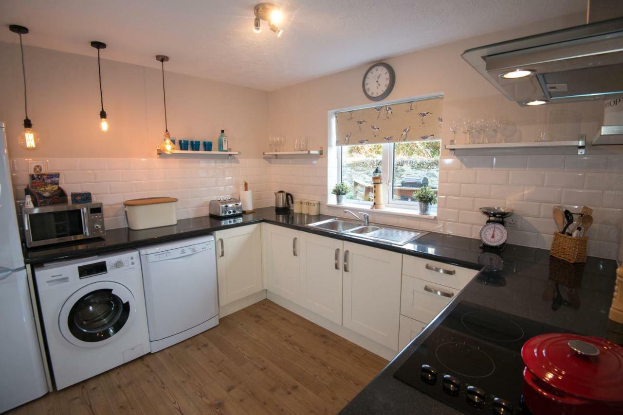 Coastal Retreat 150M From Beach Perfect For Families And Dogs Trearddur Exterior photo